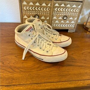 Woman’s size 9 converse